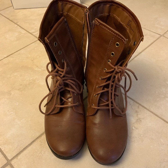 Tan combat boots - Picture 1 of 2